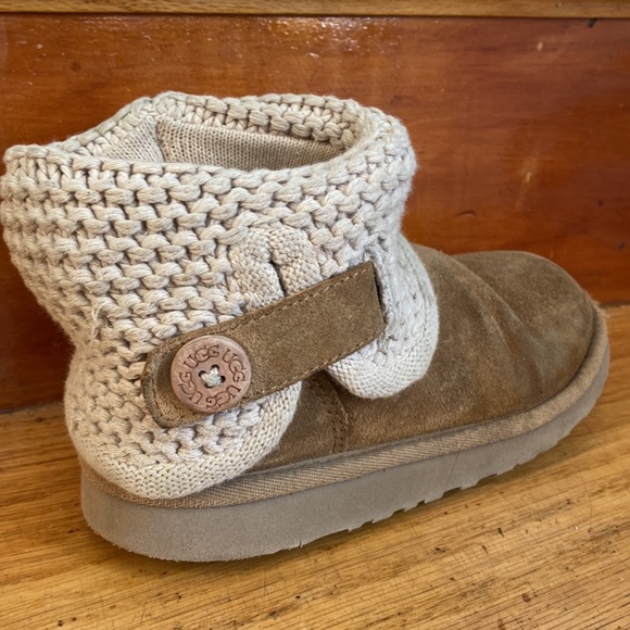 Warm uggs/boots - Picture 2 of 3